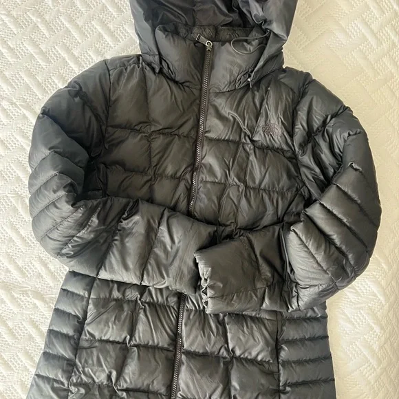 The North Face Women's Black Puffer Jacket - Picture 8 of 10